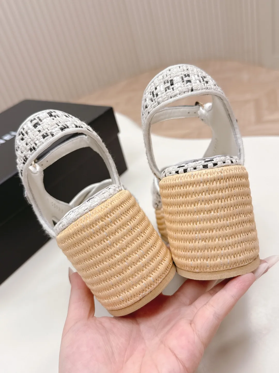 👟👟Ex-factory price 600👟👟 CHANEL Chanel 2025 new sandals and slippers series classic series every style is great rhombus platform sandals and slippers elegant and noble comfortable and versatile upper: sheepskin, woven cloth foot pads: sheepskin sole: rubber outsole size: 35-40